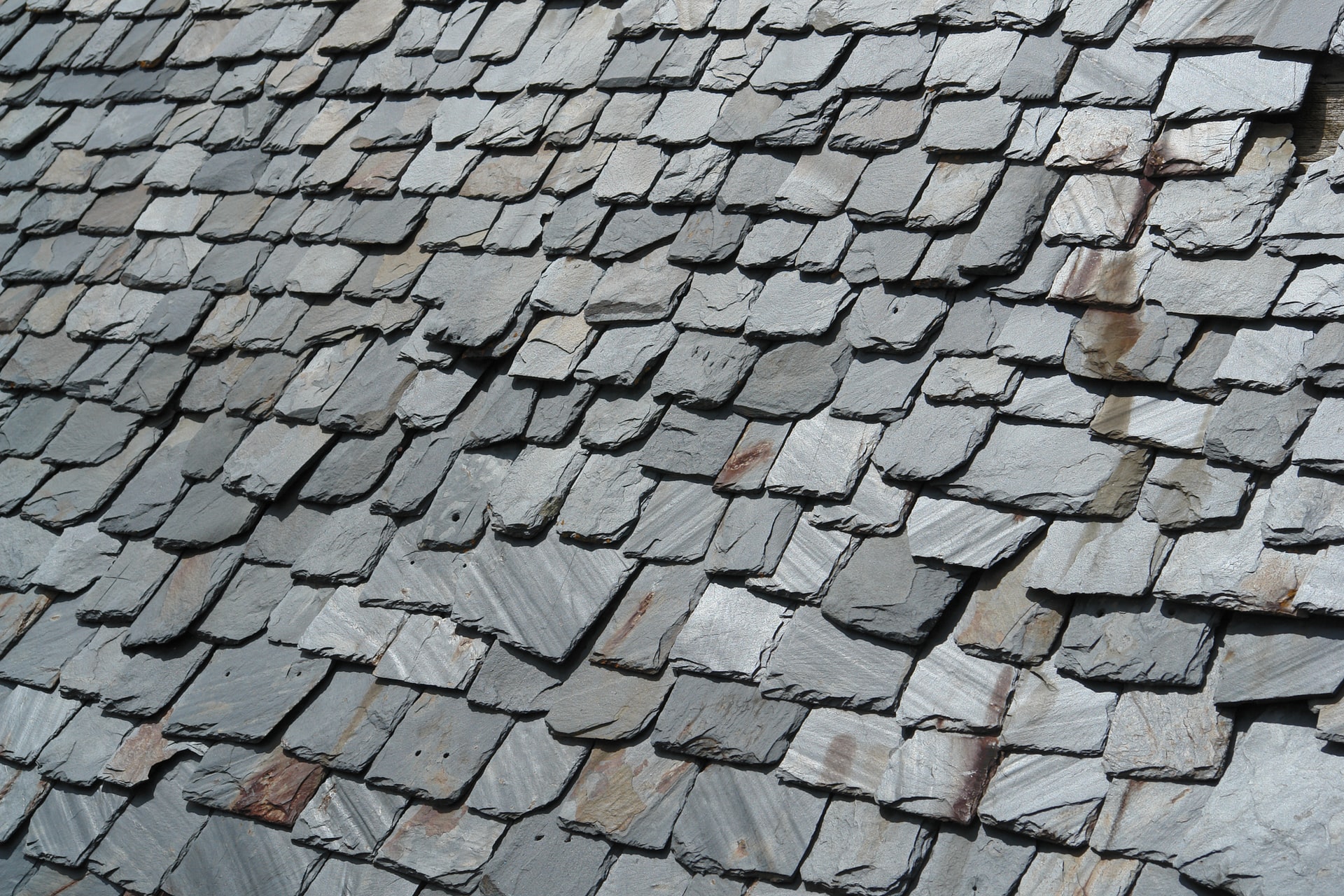 Slate roofing in Saint-sauveur